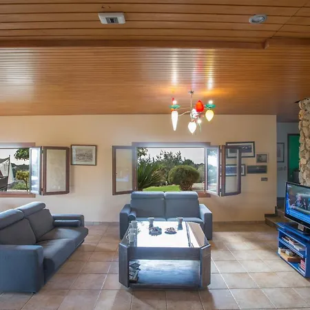 Holiday Ot7 Custom Build With Amazing Sea Views *